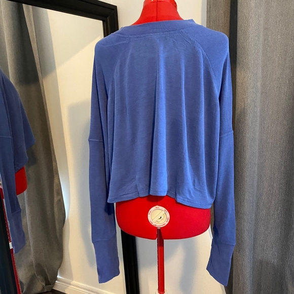 Free People Long Sleve Crop Top - Picture 2 of 2